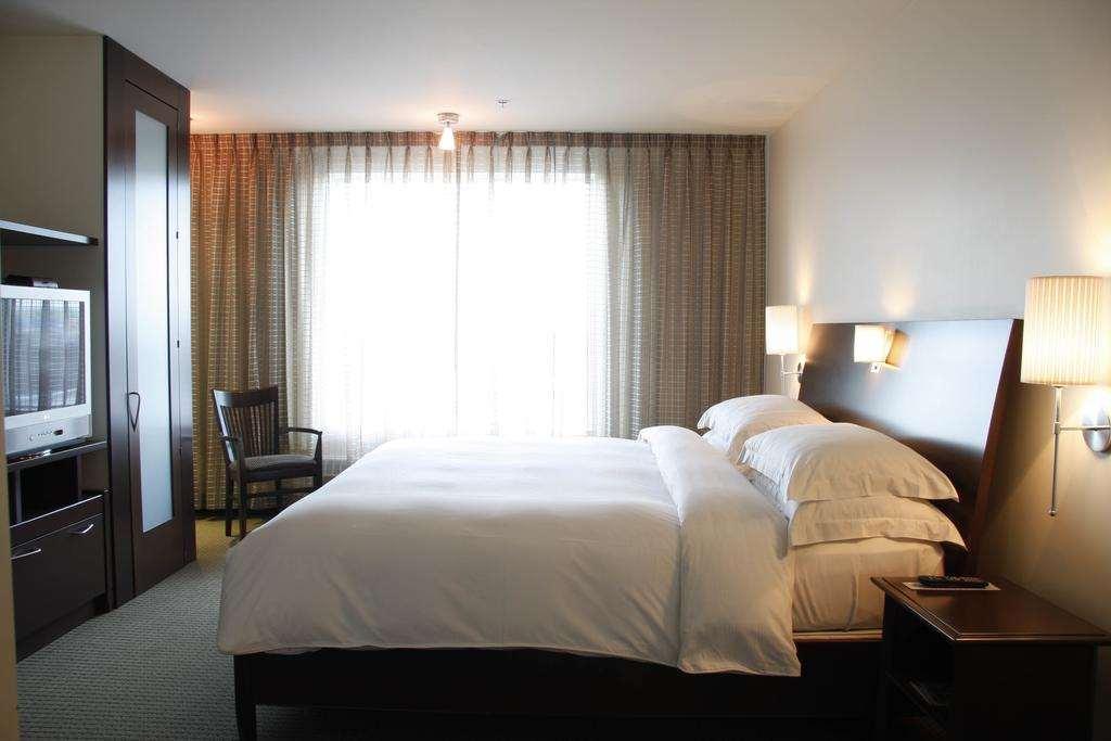 בושרוויל Hotel Mortagne מראה חיצוני תמונה